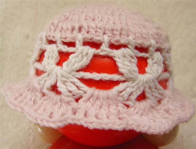 Hat 2 – Pink and white