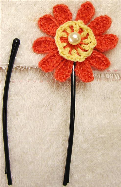 Hair-grip 21 – Red Daisy