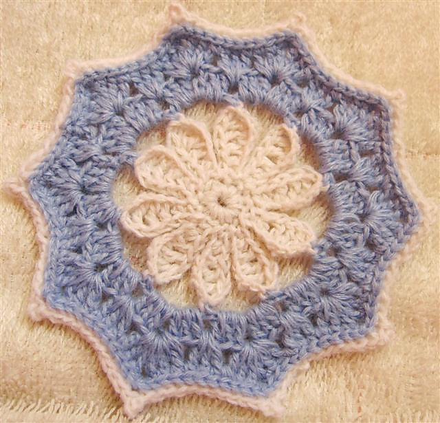 Doily 3 – White Daisy