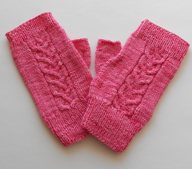 Cable Mitts Fingering