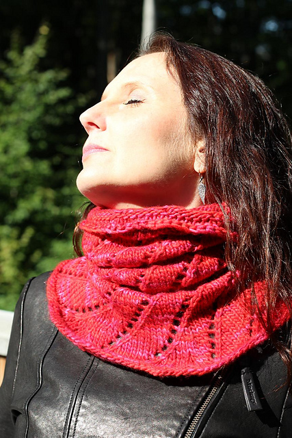 Upwards Spiral Cowl