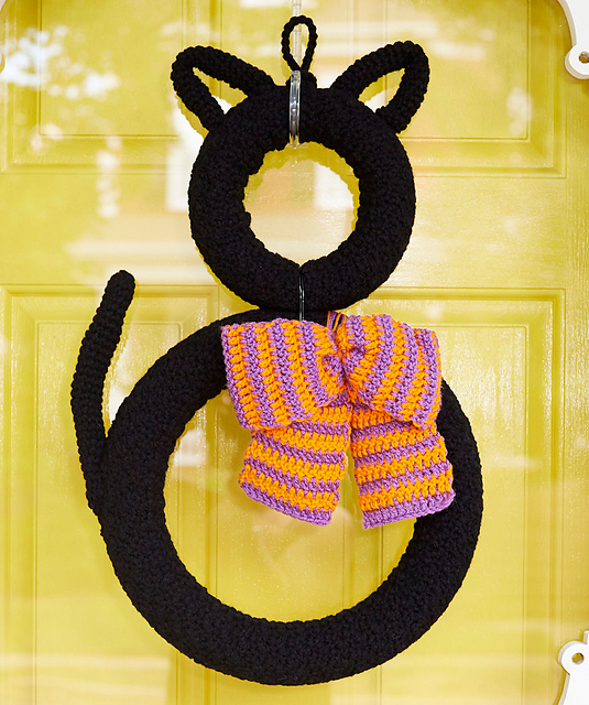 Superstitious Black Cat Wreath
