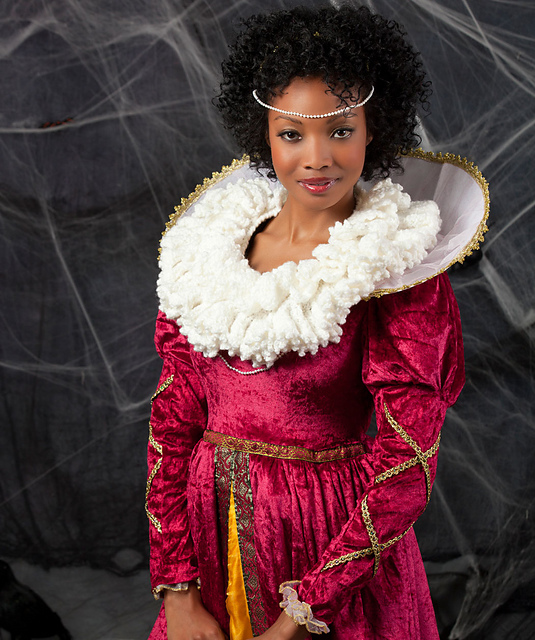 Queens Ruff Collar
