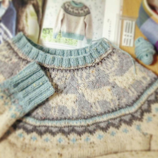 p.27 sweater（トナカイ柄のセーター）