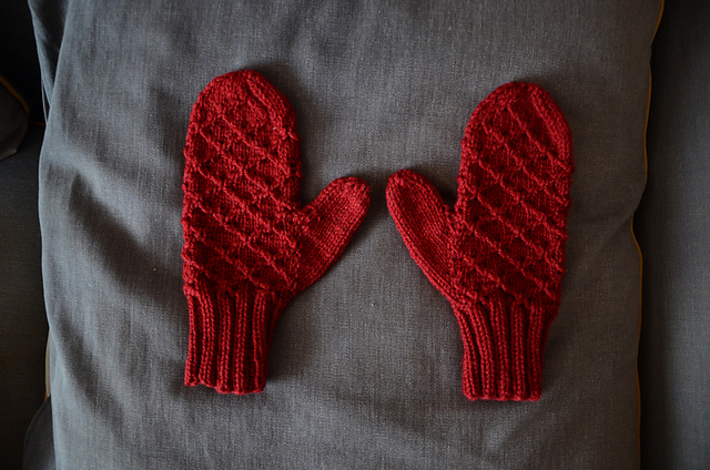 Dragon Egg Mittens