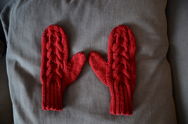 Cabled Mittens