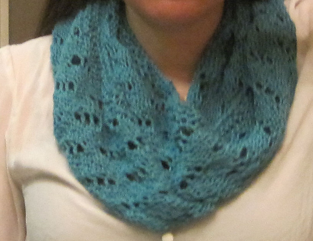 Slanted Lace Cowl
