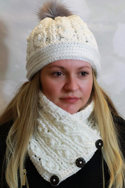 Cable eye beanie and cowl