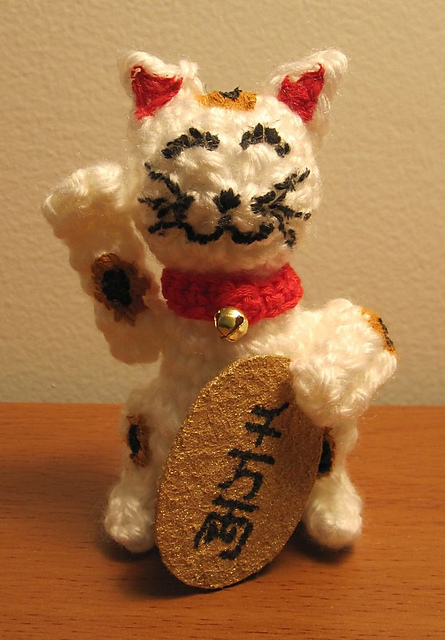 Maneki neko (lucky cat)