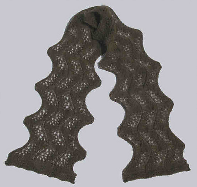 Wavy Feathers Scarf