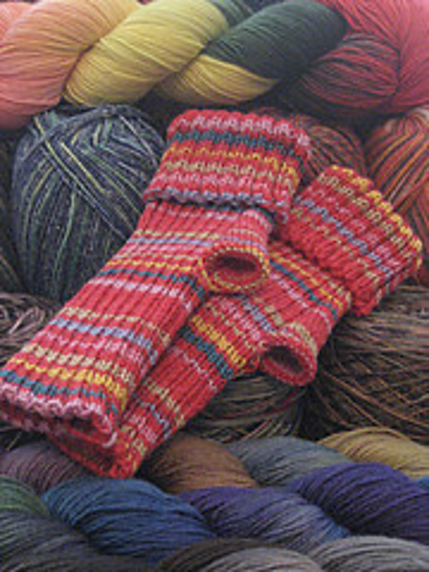 Simple Ribbed Handwarmers