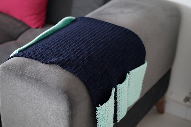 Ravelry: Remote control organizer pattern by Nadia ben F