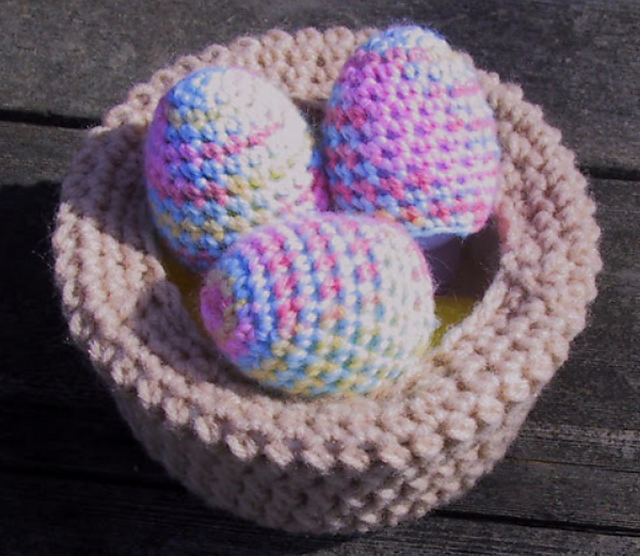 Suzie's Bernat Softee Easter Egg Cover
