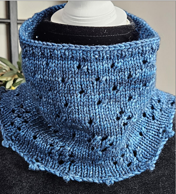 First Snowflakes Cowl