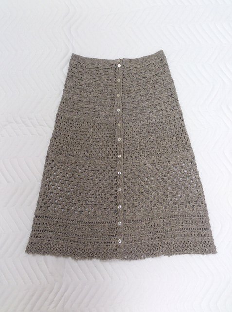 p.24 Grid-Crochet Long Skirt 方眼編みのロングスカート