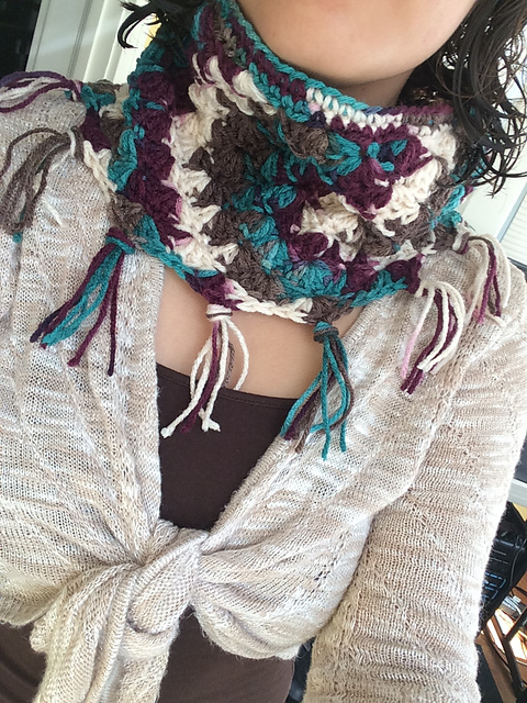 Ravelry: Shell Stitch Cowl pattern by Rubi Isassi
