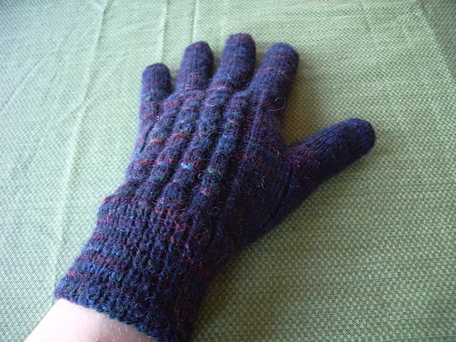 Mock cable gloves