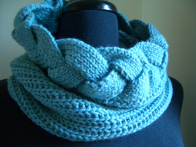 Cabled Cowl