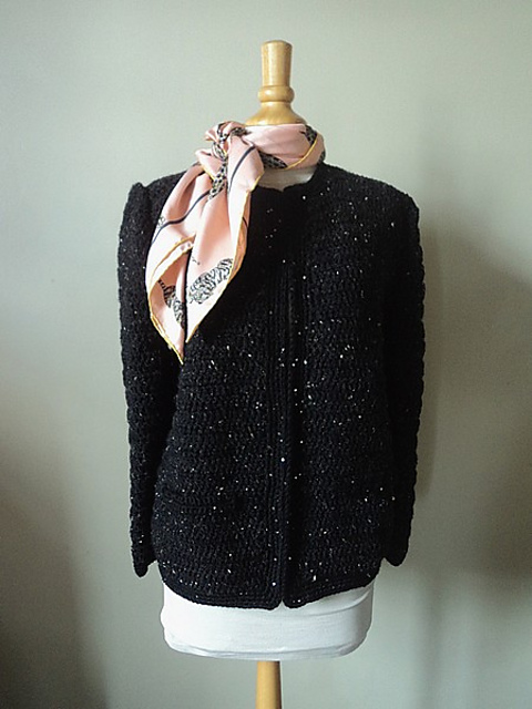 Petite Veste au crochet "style Chanel"