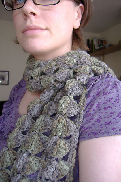 Scallop scarf