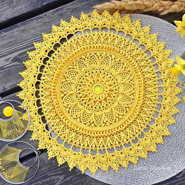 Yuratta Doily