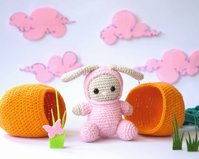 Baby Bunny with Carrot Bed
