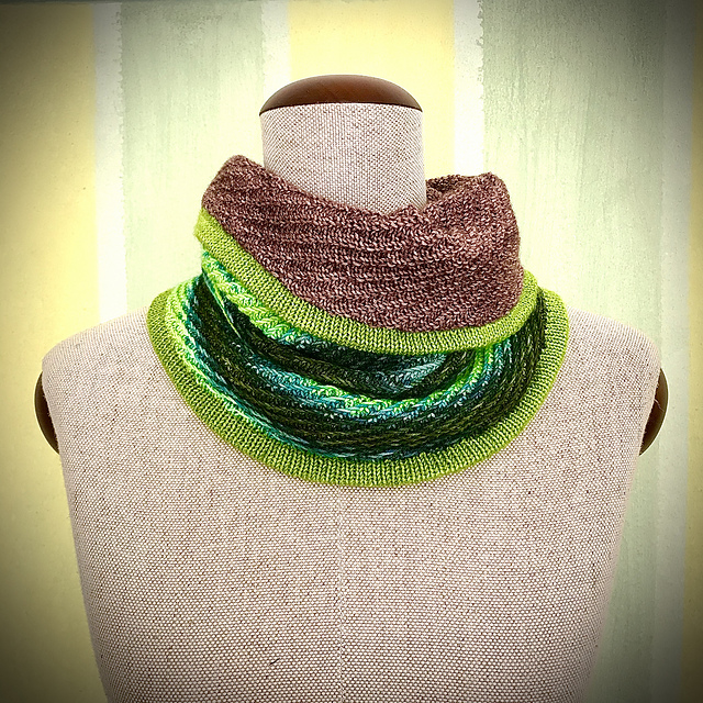 Schwarzlicht Cowl