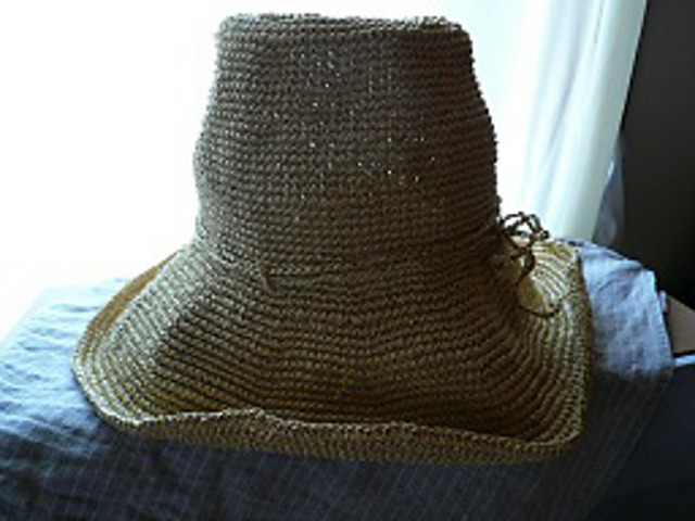 b. Single Crochet Hat 細編みの帽子 