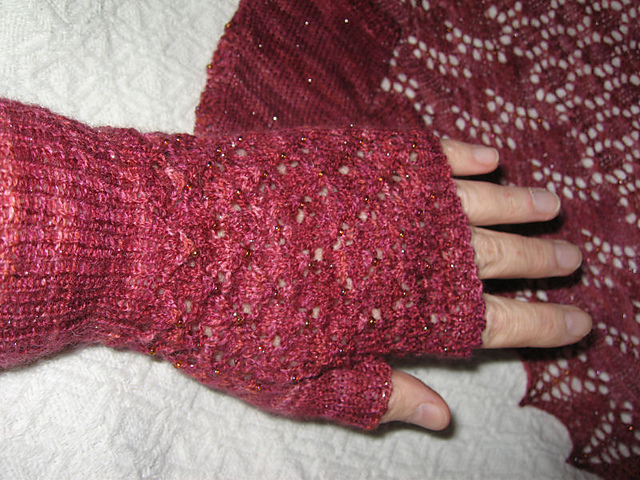 Budding lace gloves