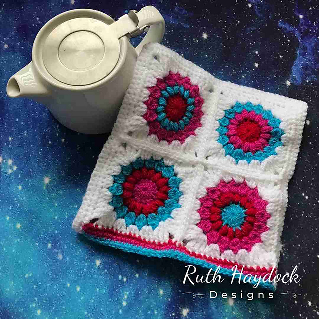 Supernova Sunburst Tea Cosy