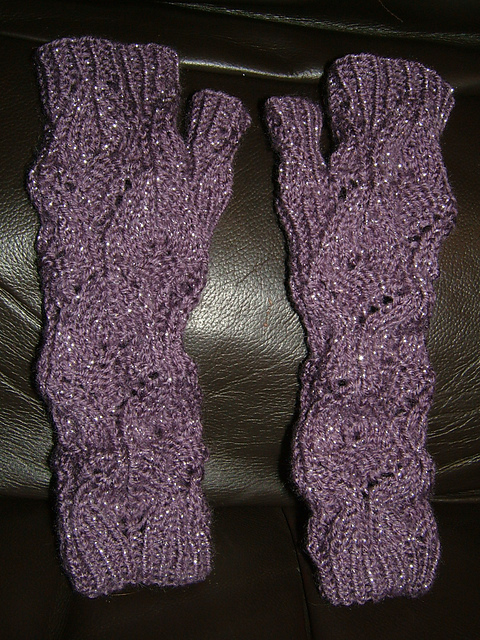 Gothica Mitts