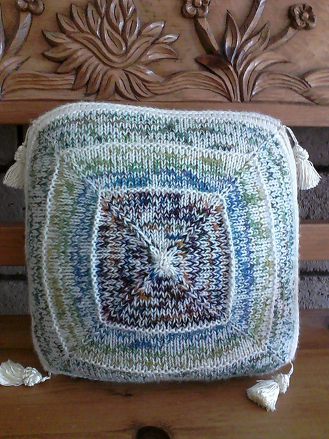 Seamless square pillow