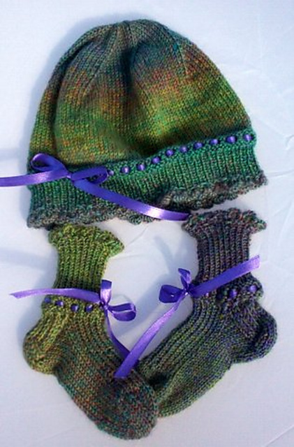 Scallops and Ribbing Baby Cap and Socks