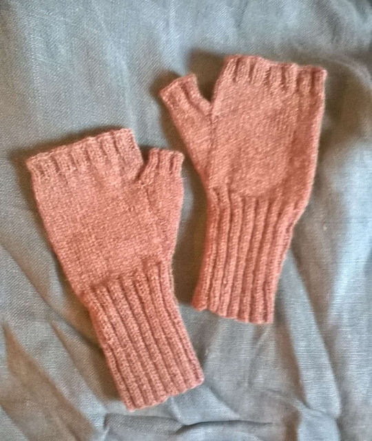 Fingerless Gloves or half-mittens for gunners
