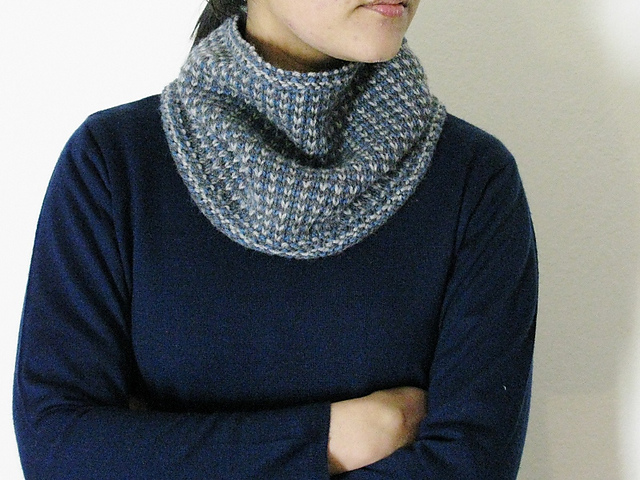 Three-Color Slipped-Stitch Cowl