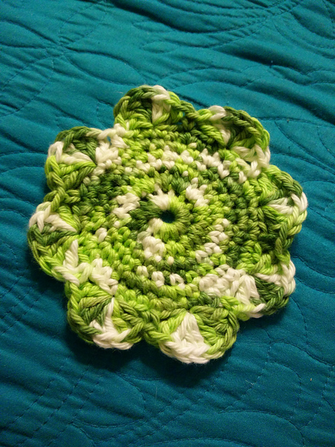 Coaster with shell edging