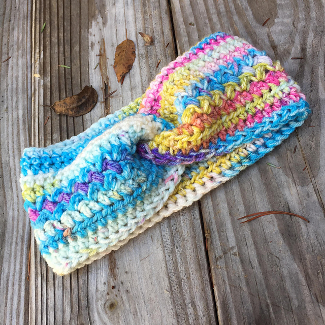 Kia's Headband with a Twist