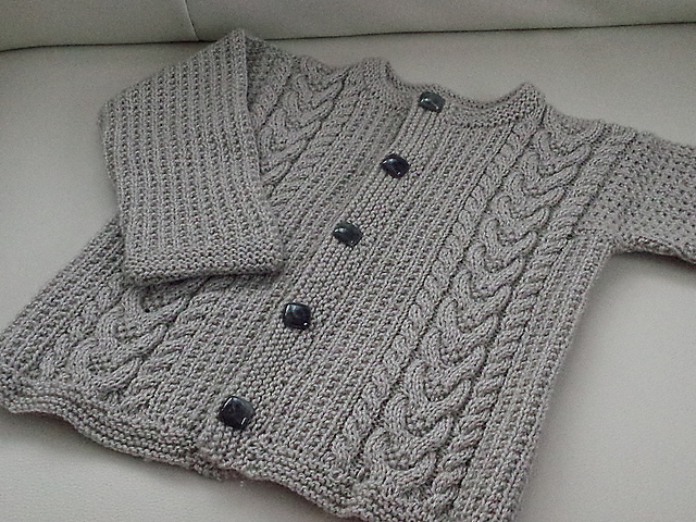 Ravelry: P.24 Alan pattern cardigan アラン模様のカーディガン pattern by Junko ...