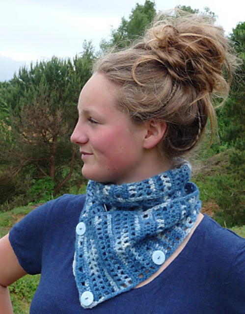 Roo's button adjustable Cowl/Scarf