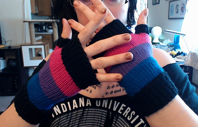 pride flag gloves (short)