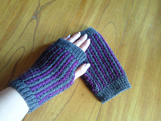01(A,B) Stripe fingerless mitts