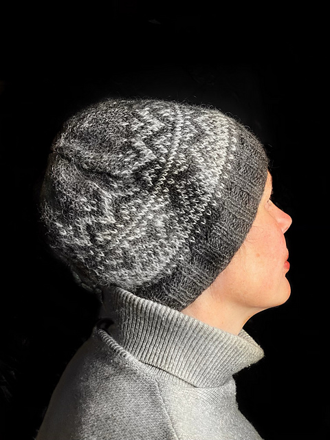 Snowy Peaks Hat