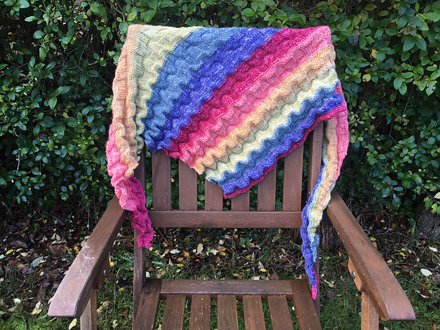 Trinity Wave Triangular Scarf