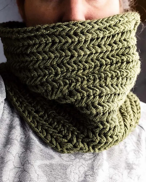 Herringbone Crochet Cowl