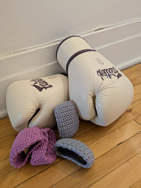 Boxing knuckle pads