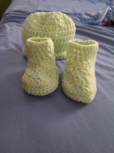 Baby's Hat & Booties Set