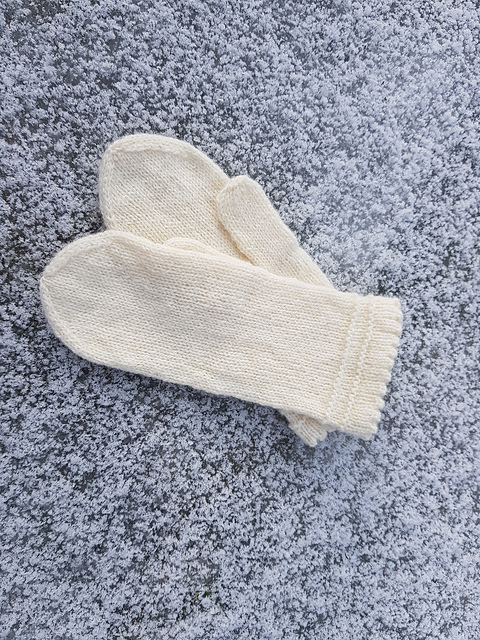 Spring light mittens