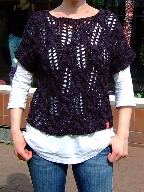 Pulli im Ajour-Zopfmuster