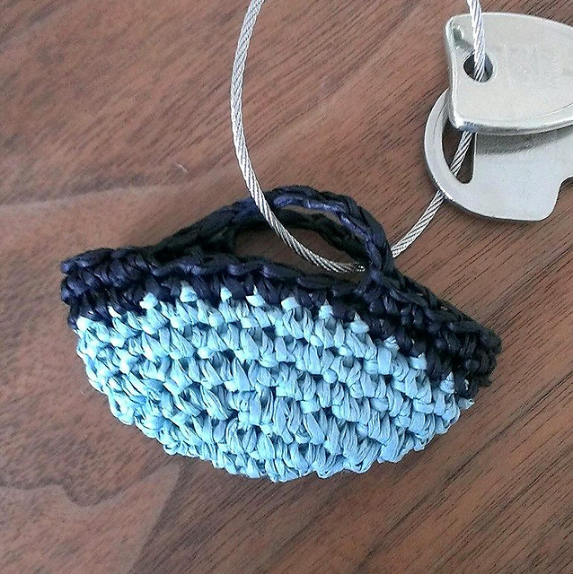 AMU-35 bag charm - a marche bag バッグチャーム　「かごバッグと帽子」よりかごバッグ