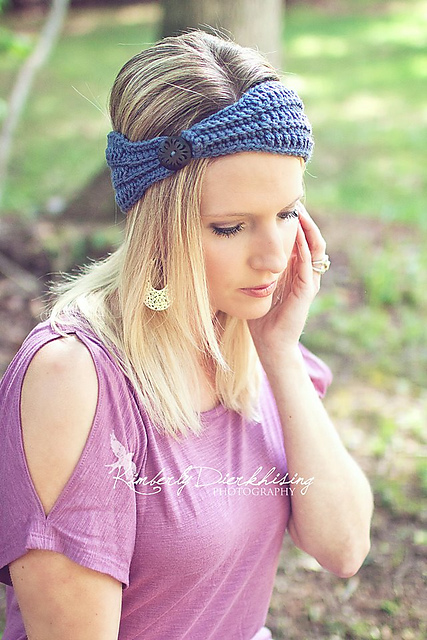 Ribbed Headband With Button